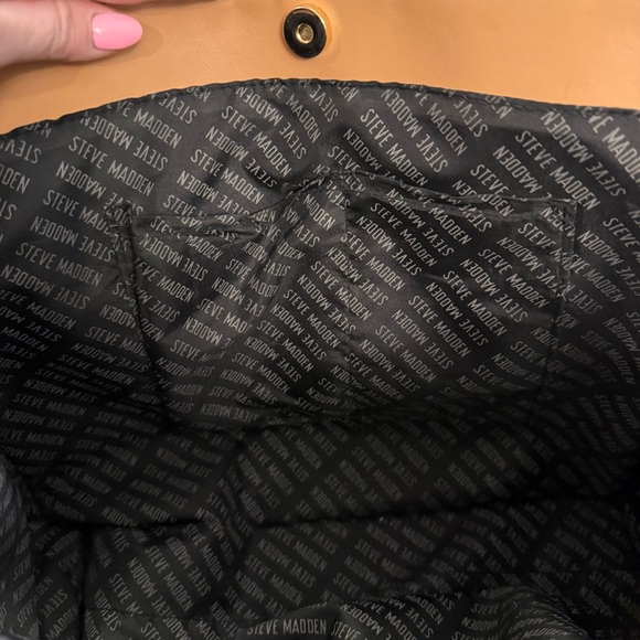 Steve Madden Large Logo Embossed Tote Tan Shoulder Bag Gold Hardware - Picture 7 of 12